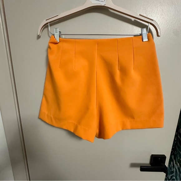 A New Day Womens 4” Midi Shorts Orange Stretch - Size 8 - Picture 2 of 4